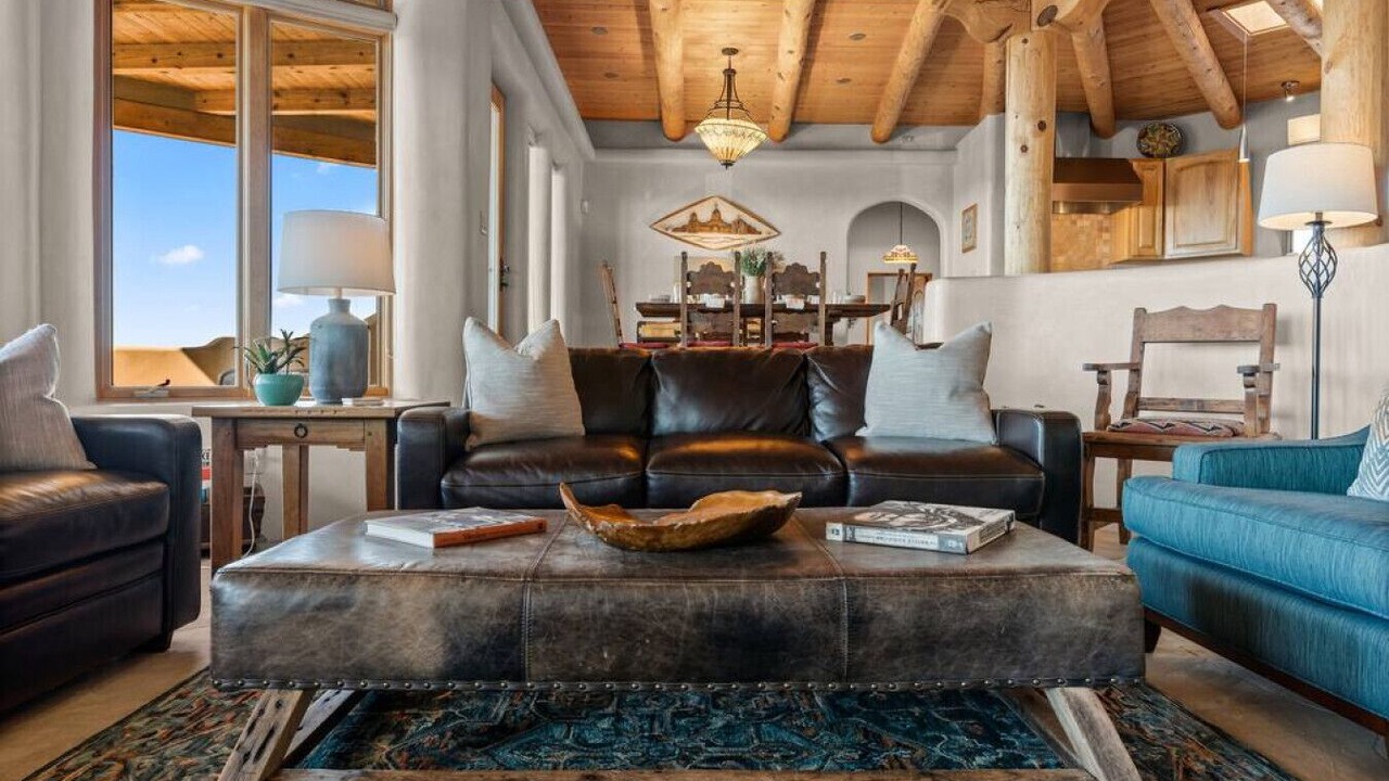 Photo of Livingroom in North Hills