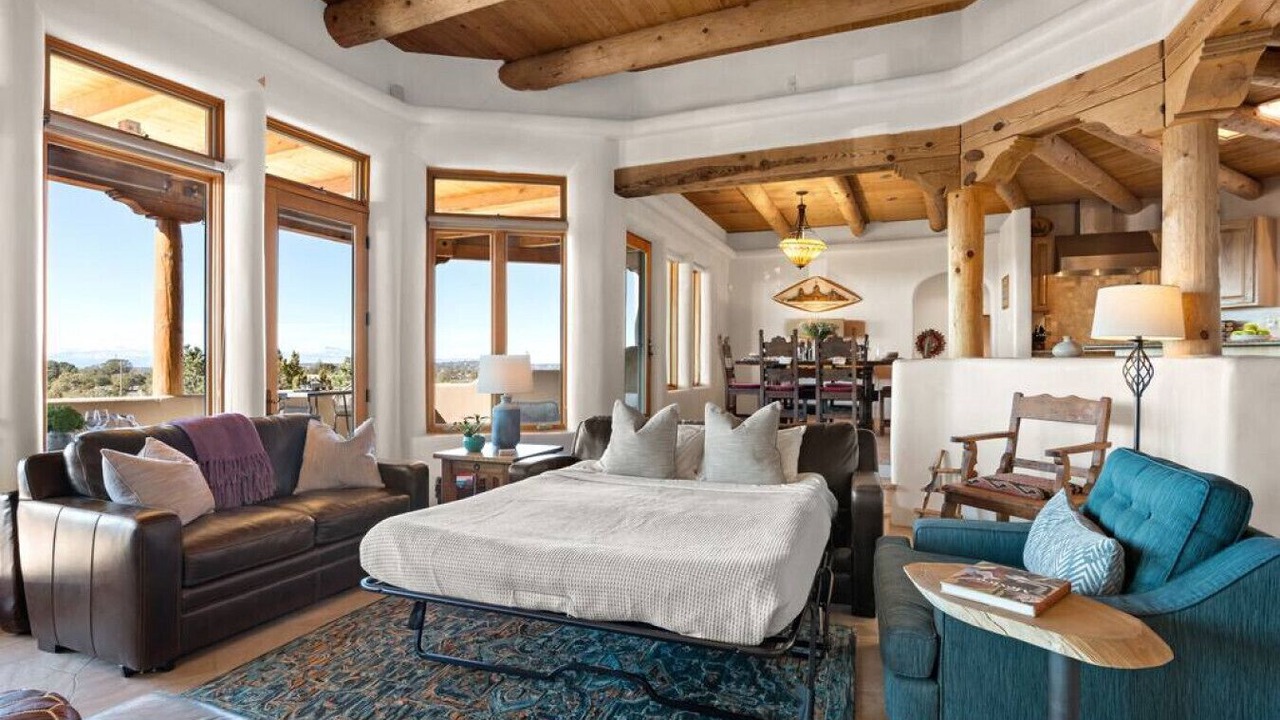 Photo of Livingroom in North Hills