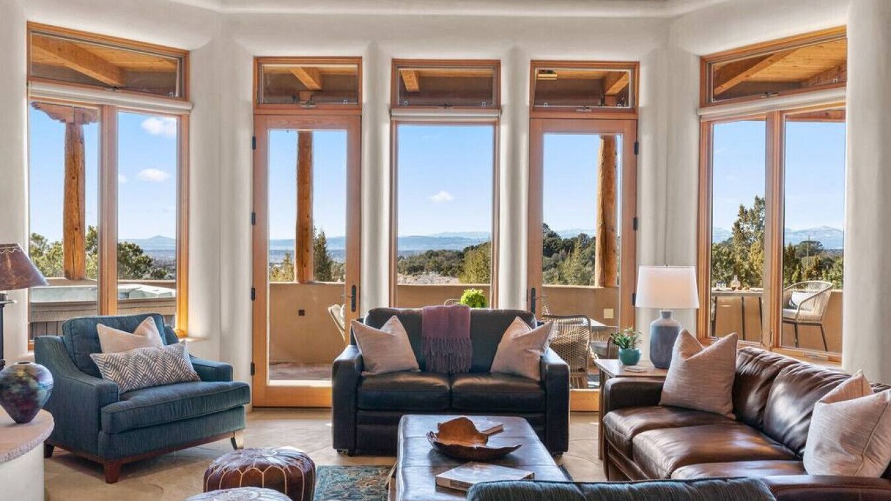 Photo of Livingroom in North Hills