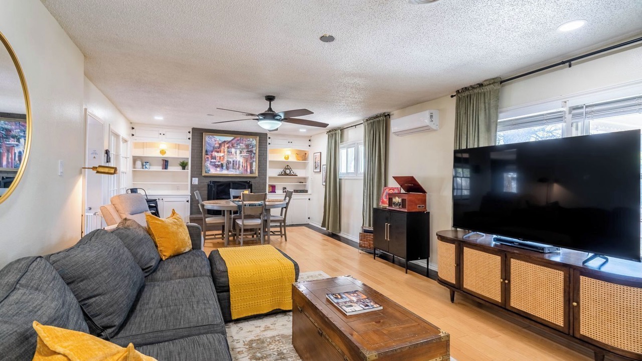Photo of Livingroom in Midland