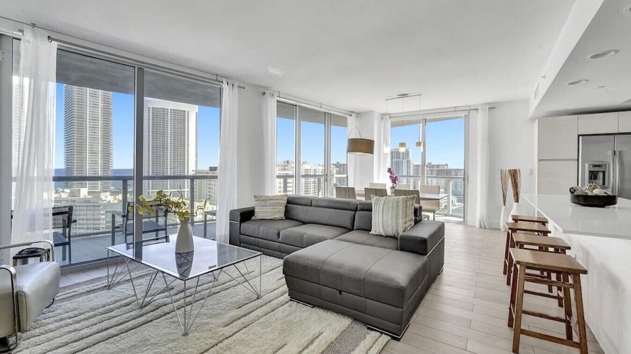 Photo of Livingroom in Hallandale Beach