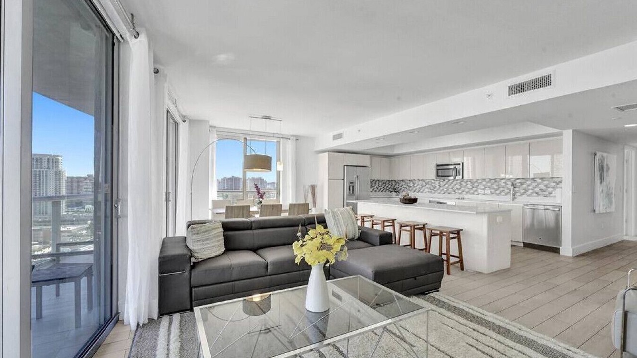 Photo of Livingroom in Hallandale Beach