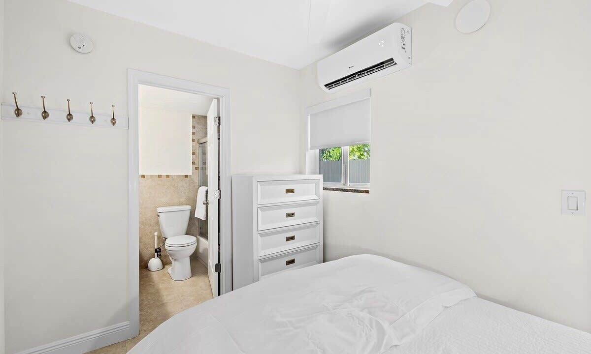 Photo of Bedroom in Lauderdale-by-the-Sea