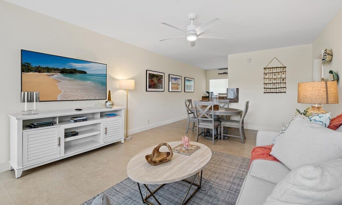 Photo of Livingroom in Lauderdale-by-the-Sea
