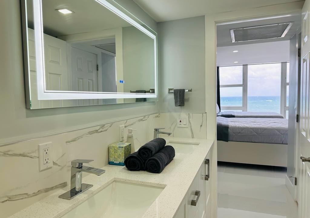 Photo of Bathroom in Galt Mile
