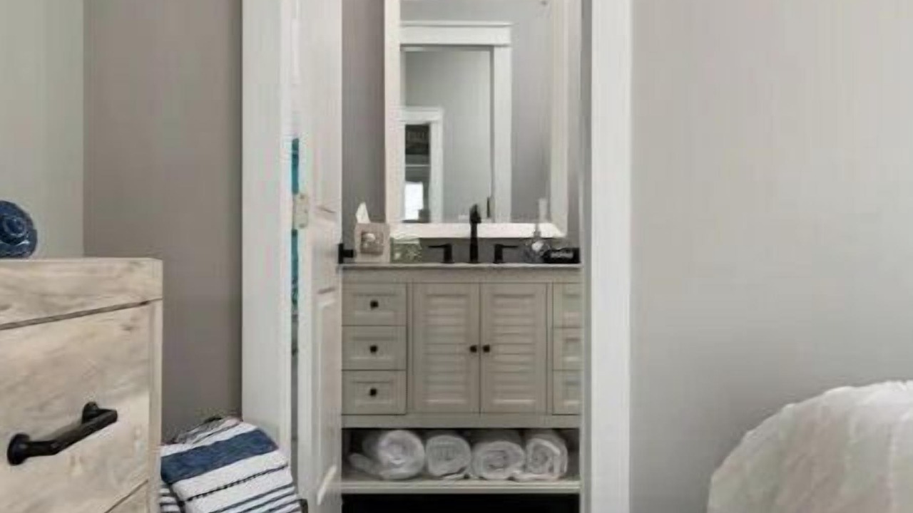 Photo of Bedroom in Port Bolivar