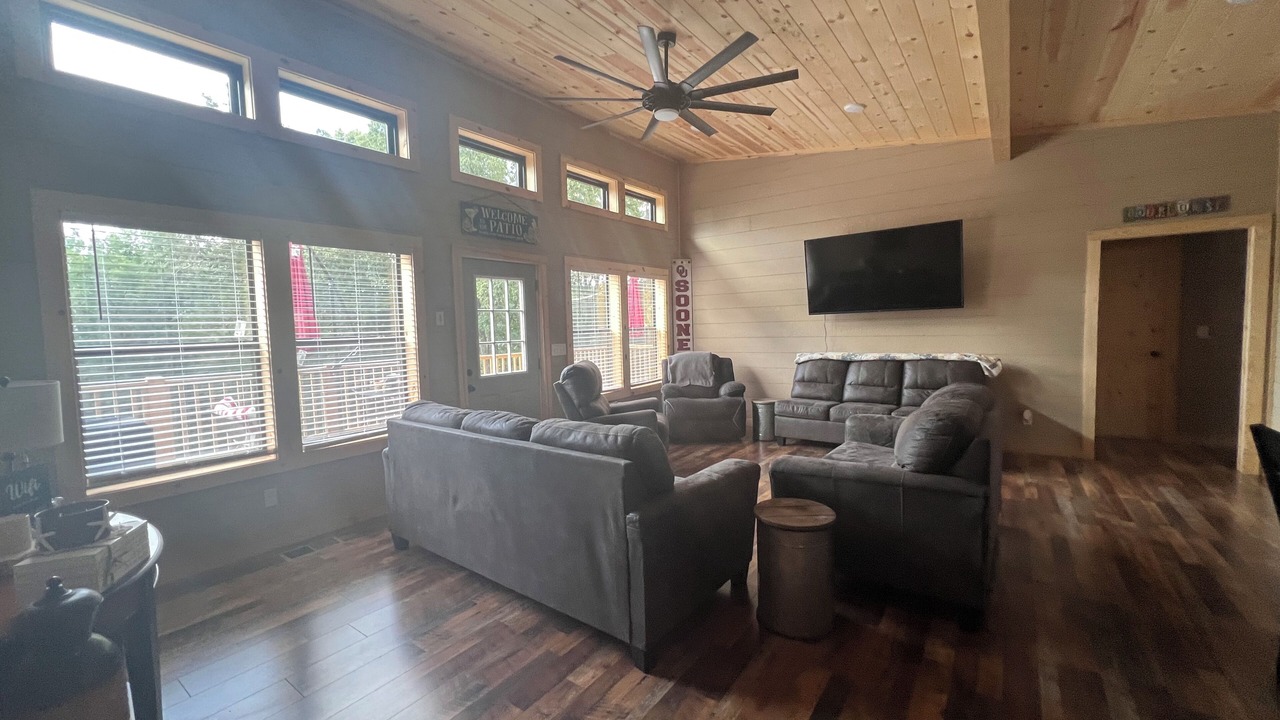 Photo of Bedroom in Daisy