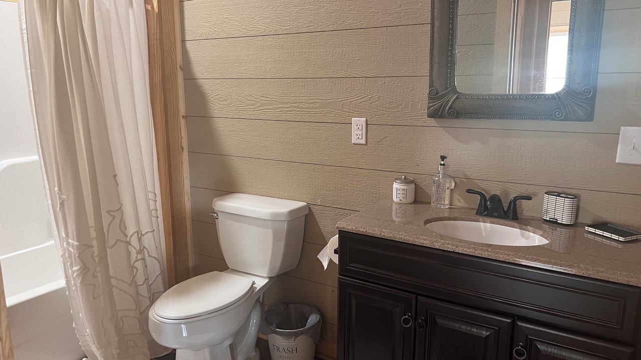 Photo of Bathroom in Daisy