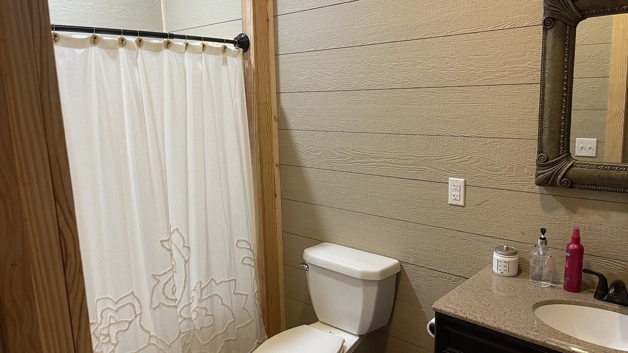 Photo of Bathroom in Daisy