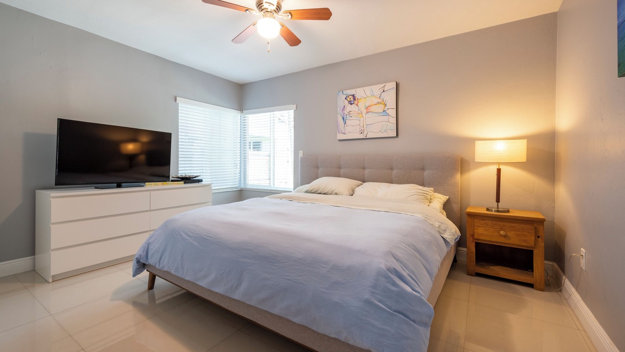 Photo of Bedroom in Lauderdale Beach