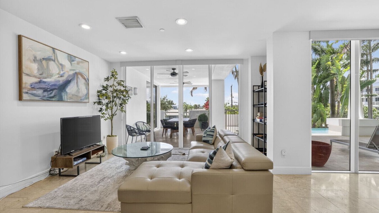 Photo of Livingroom in Deerfield Beach