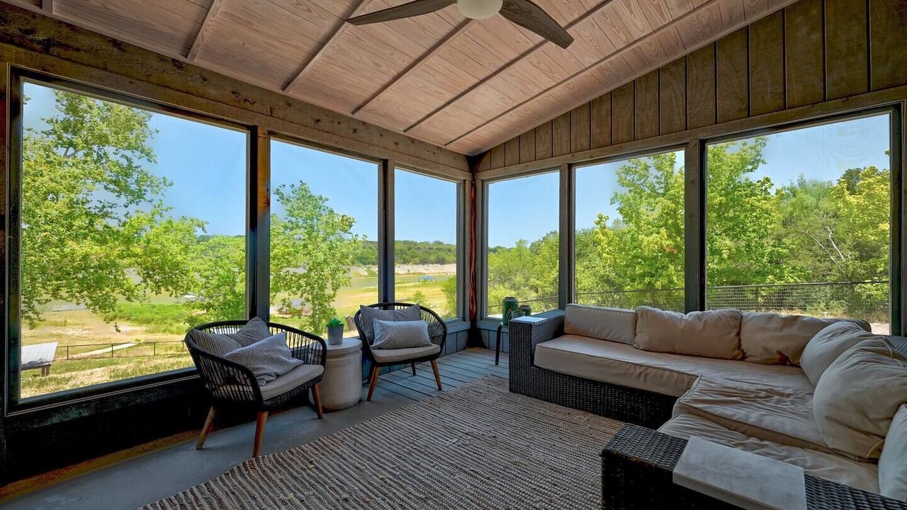 Photo of Livingroom in Spicewood