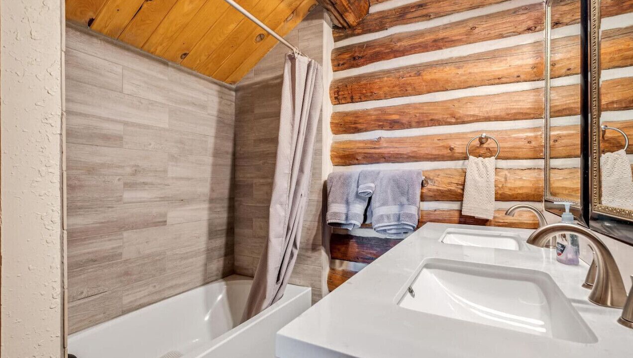 Photo of Bathroom in Stagetop