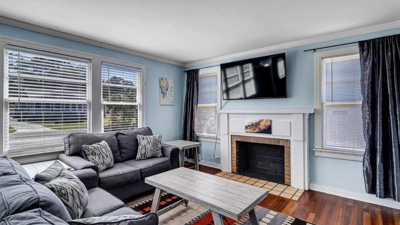 Photo of Livingroom in Lakeshore South