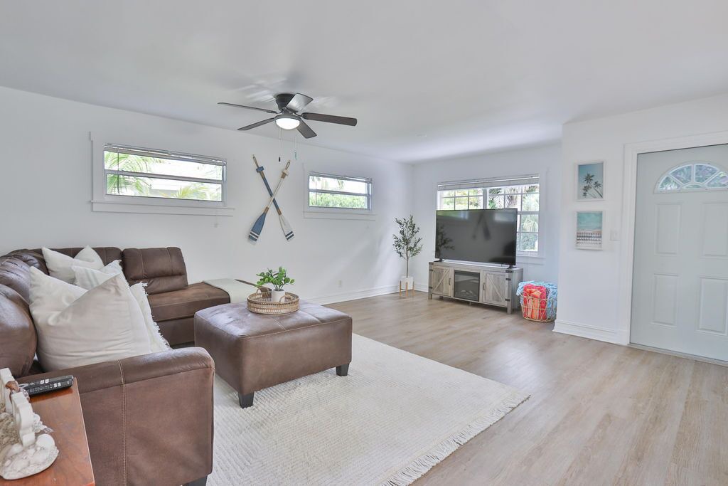 Photo of Livingroom in The Cove