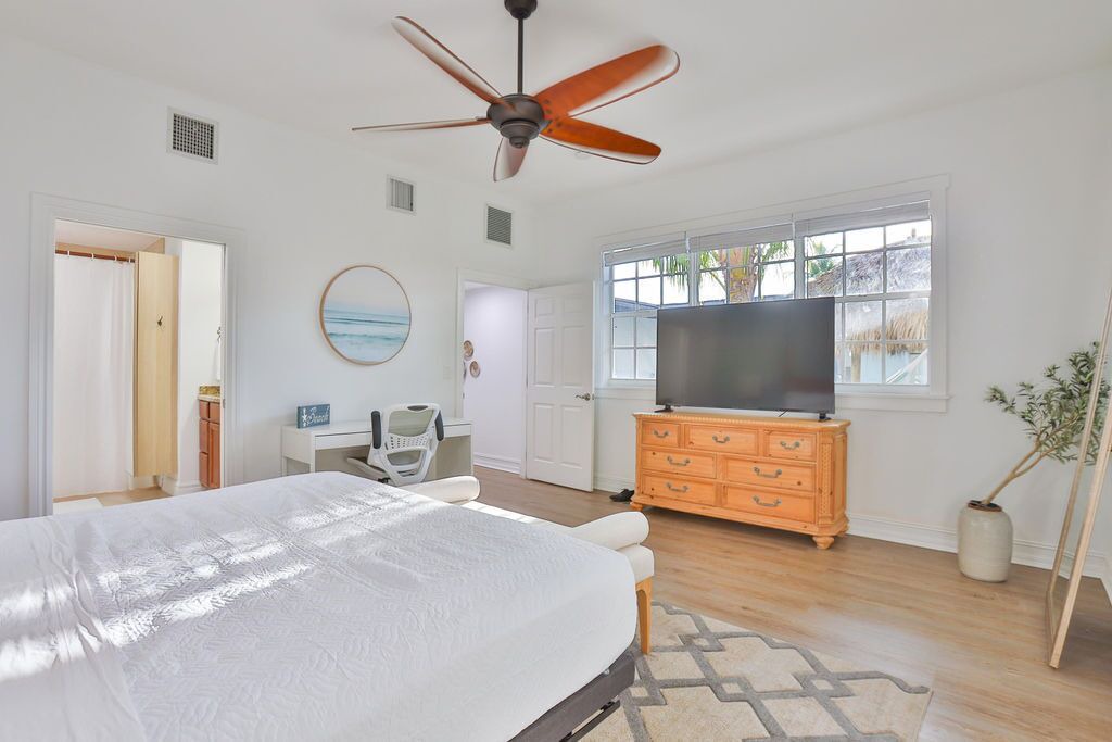 Photo of Bedroom in The Cove