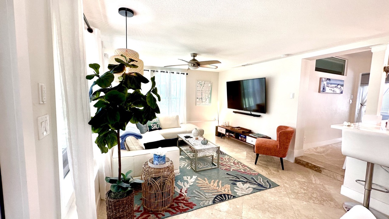 Photo of Livingroom in River Oaks