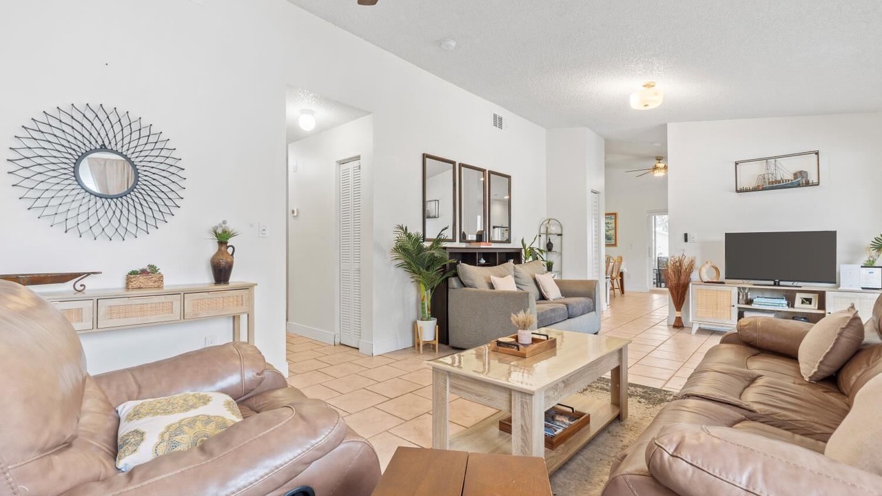 Photo of Livingroom in North Central Hollywood