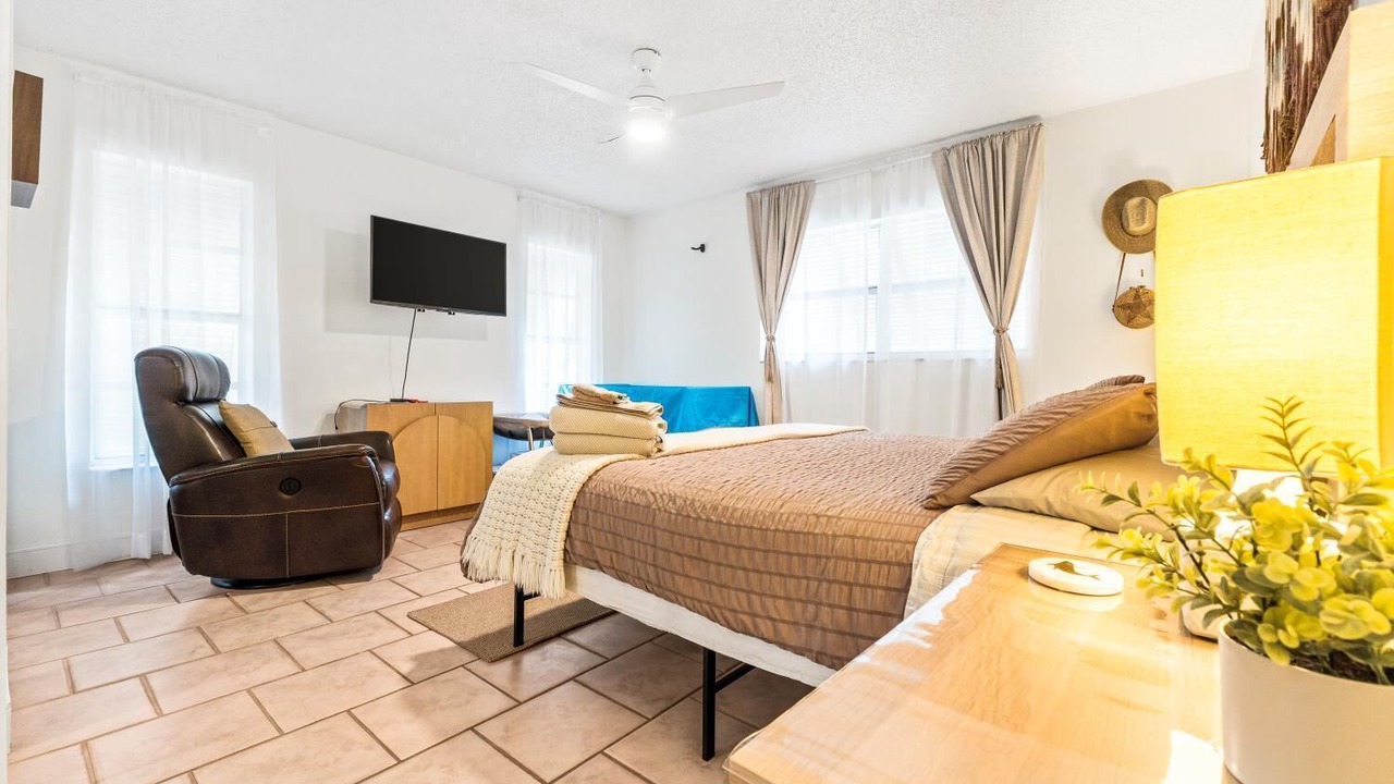 Photo of Bedroom in North Central Hollywood