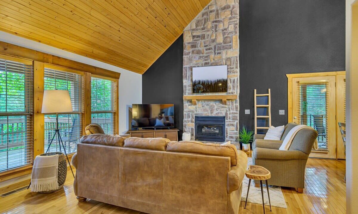 Photo of Livingroom in Branson West