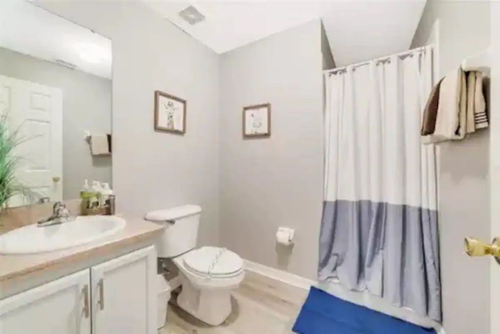 Photo of Bathroom in Thousand Oaks