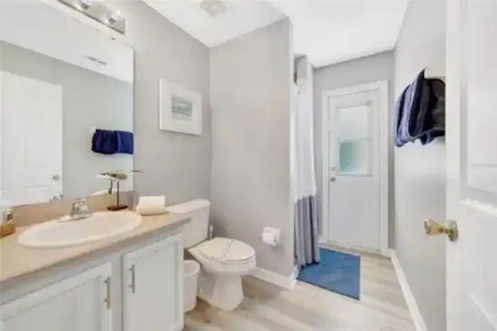 Photo of Bathroom in Thousand Oaks