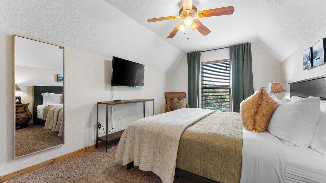 Photo of Bedroom in Hollister