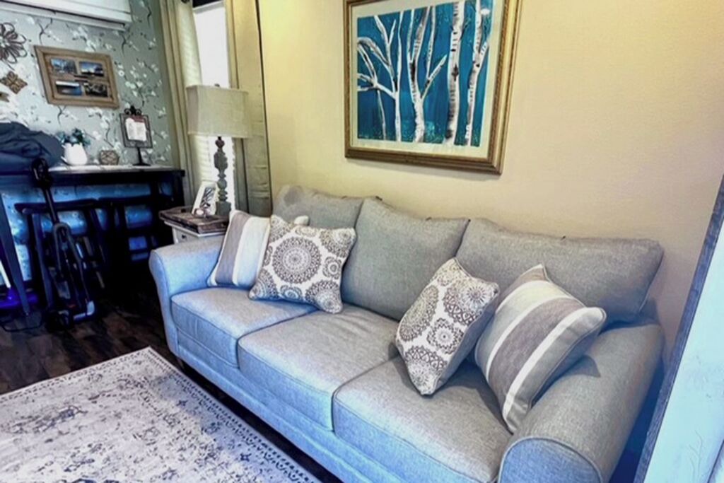 Photo of Livingroom in Canyon Lake