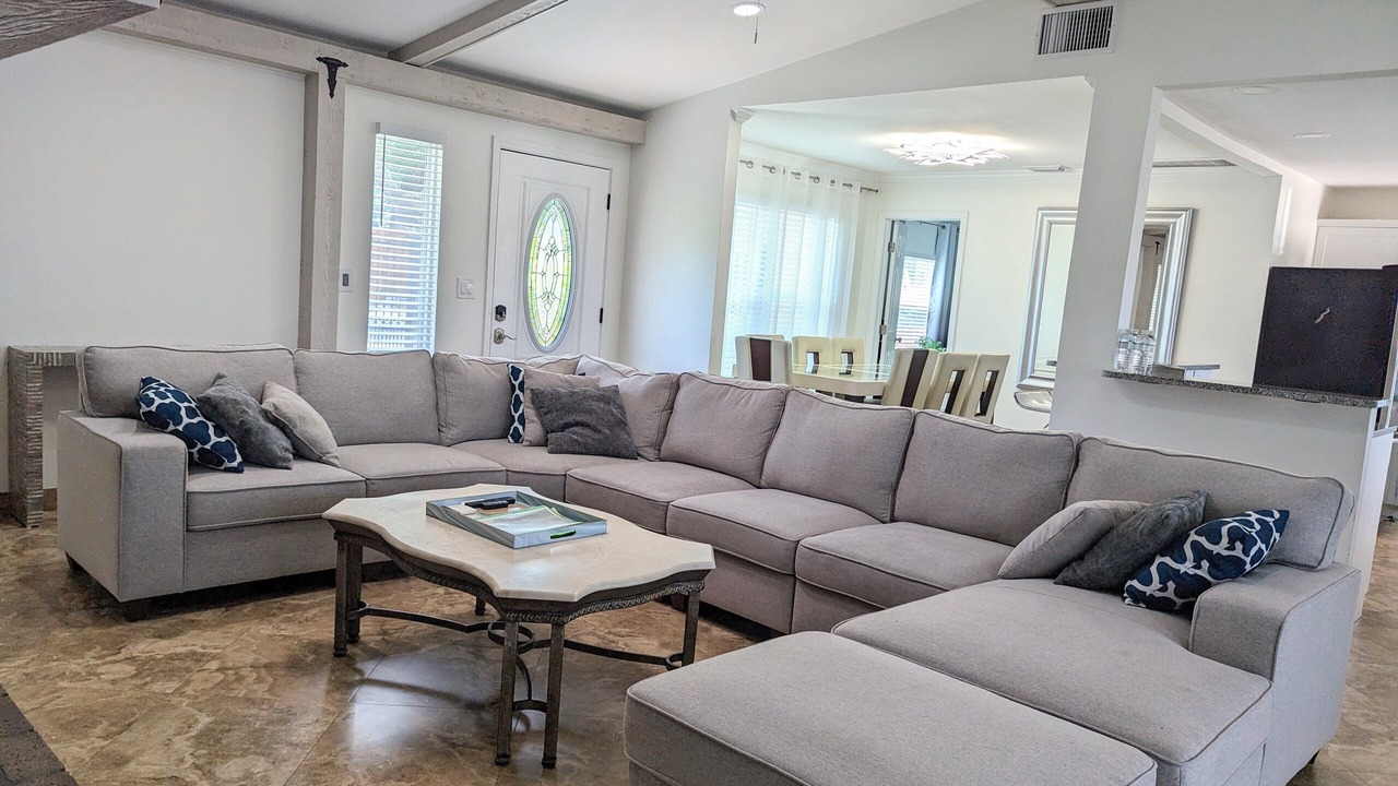 Photo of Livingroom in Gulf Gate Estates