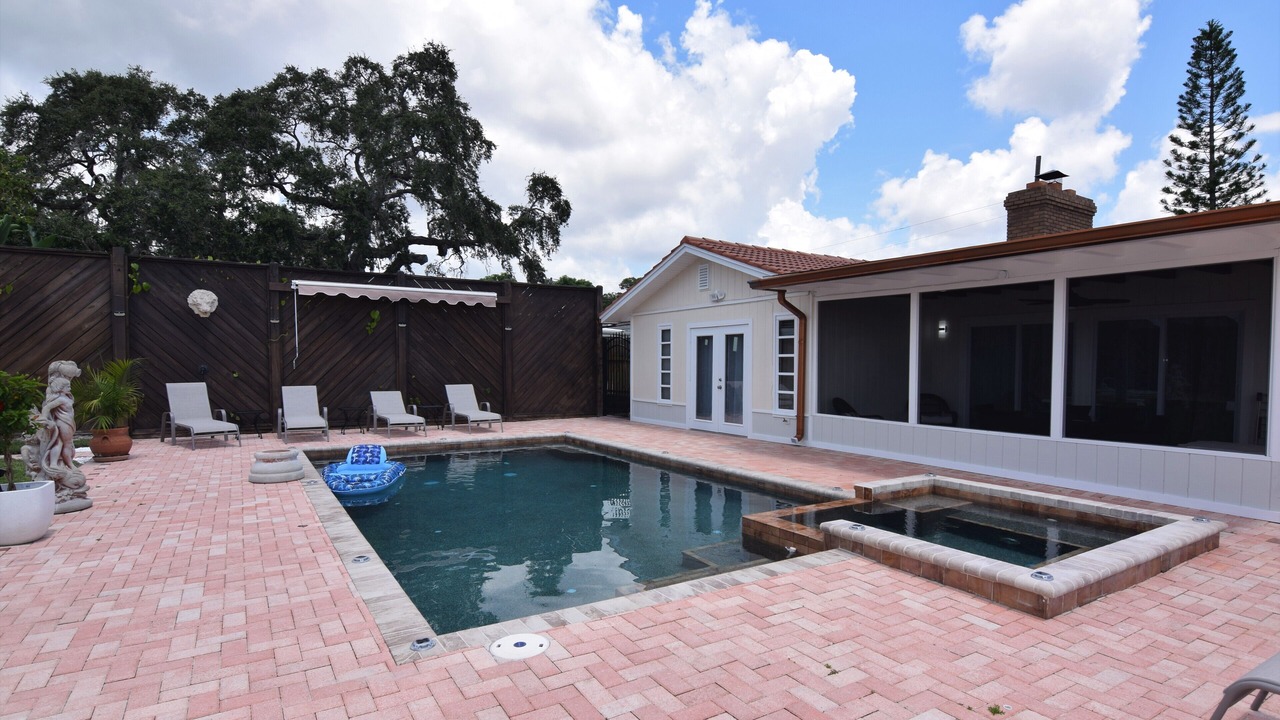 Photo of Outdoor in Gulf Gate Estates