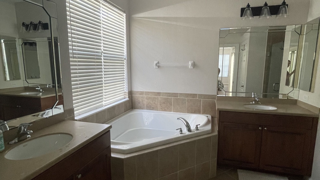 Photo of Bathroom in Willoughby Acres