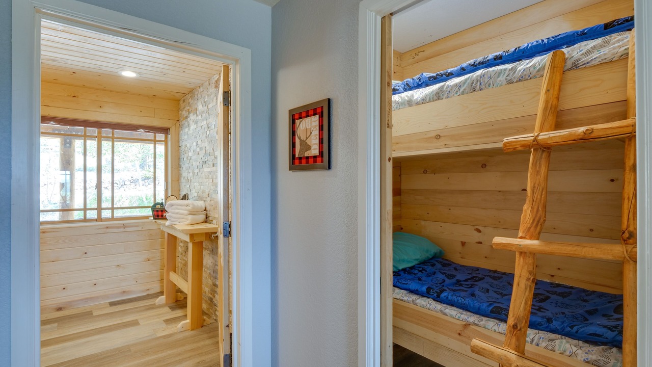 Photo of Bedroom in Indian Mountain