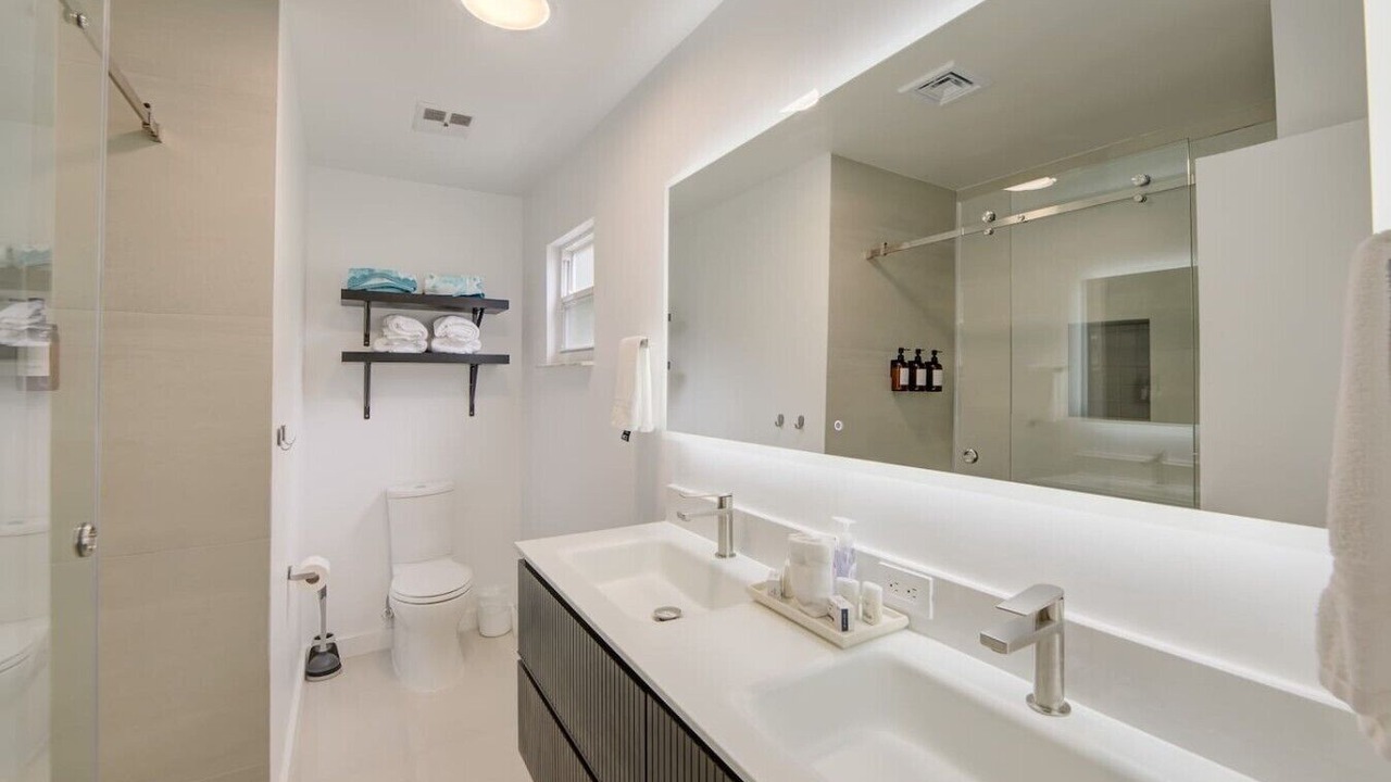 Photo of Bathroom in Coral Ridge
