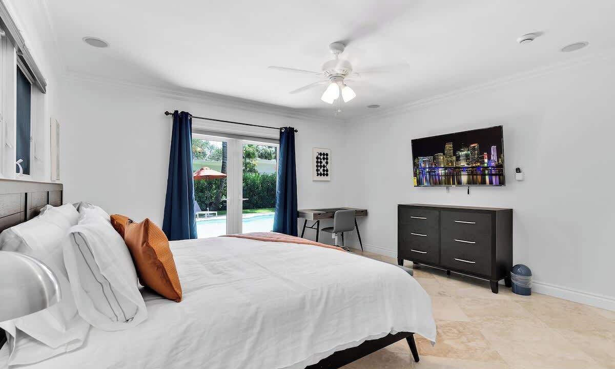 Photo of Bedroom in South Lake