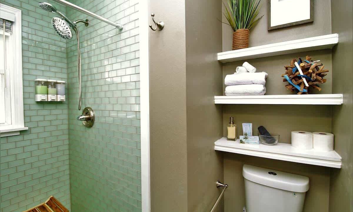 Photo of Bathroom in Navy Point