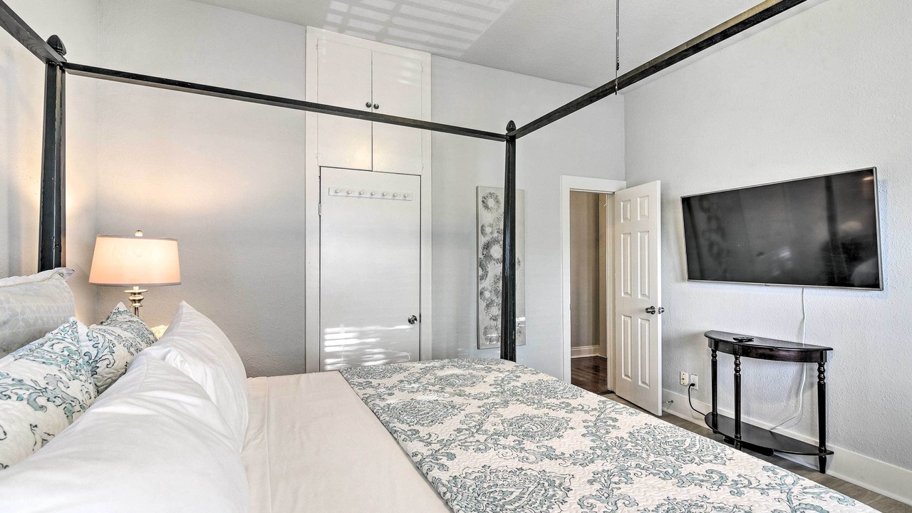 Photo of Bedroom in Galveston