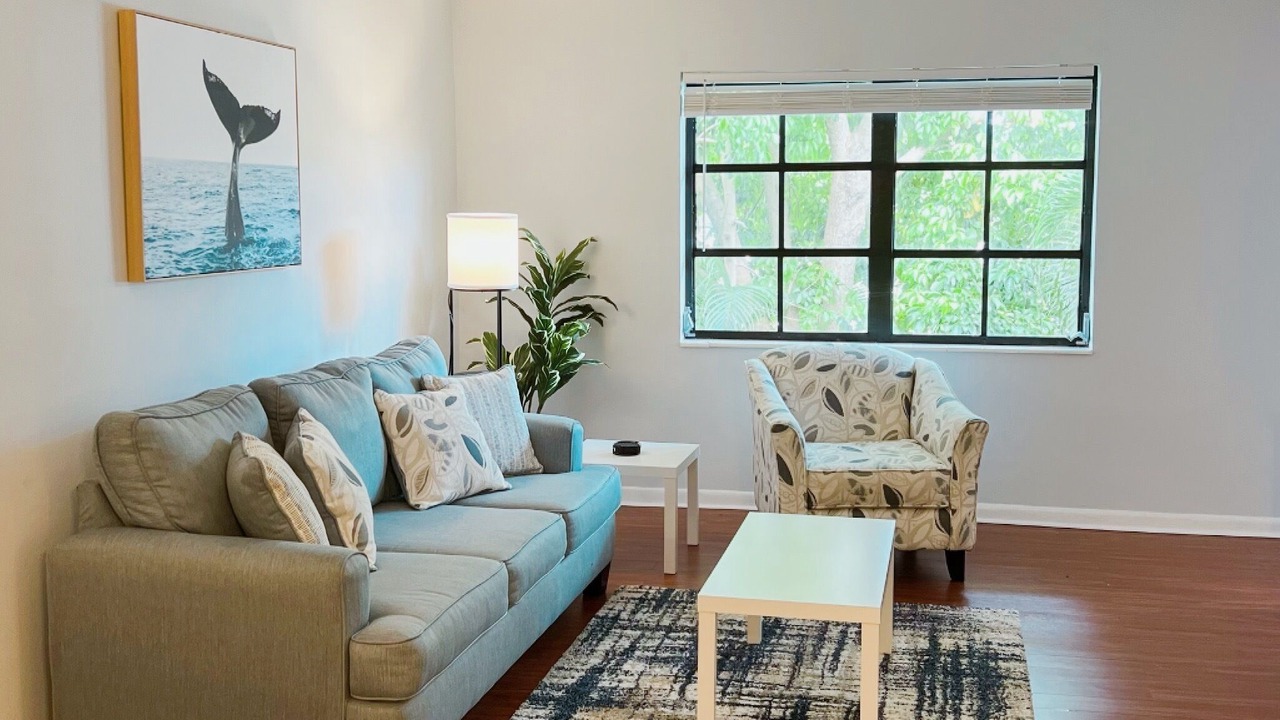 Photo of Livingroom in 17th Street Causeway
