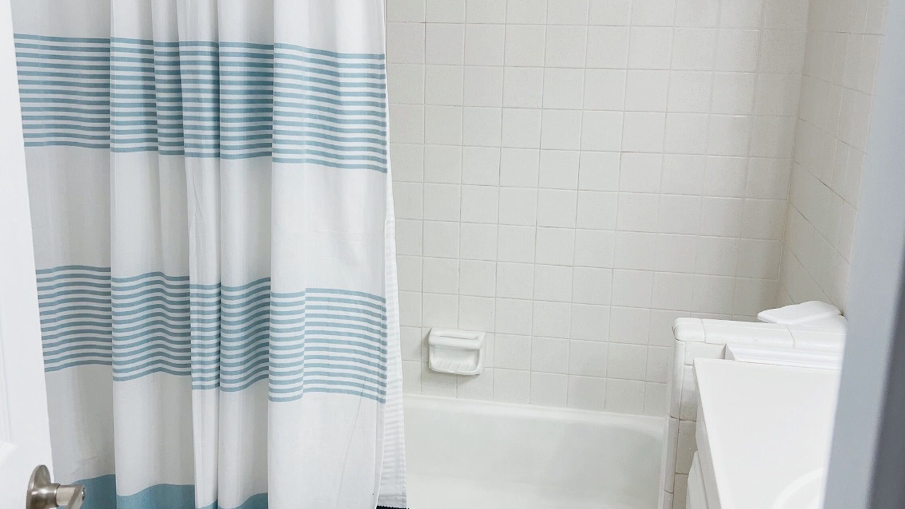 Photo of Bathroom in 17th Street Causeway