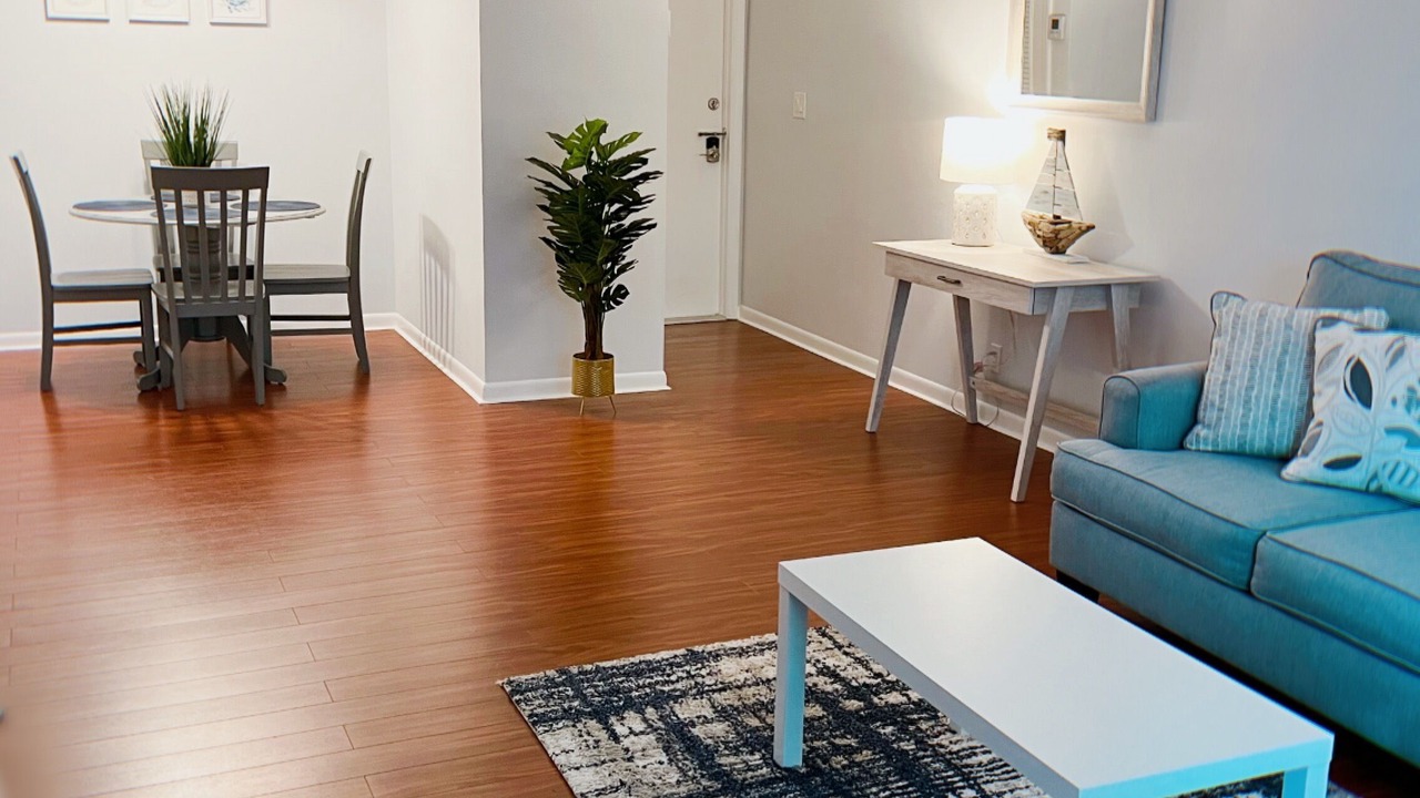 Photo of Livingroom in 17th Street Causeway