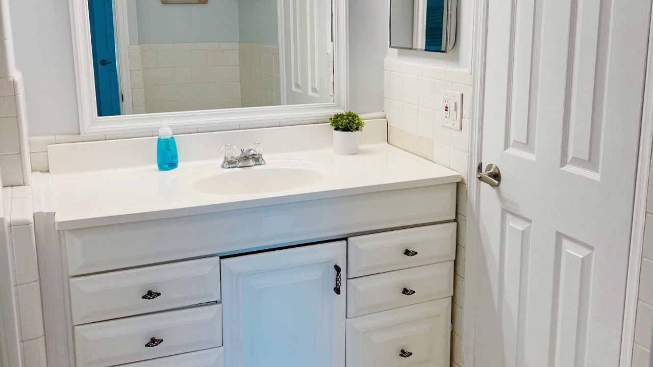 Photo of Bathroom in 17th Street Causeway