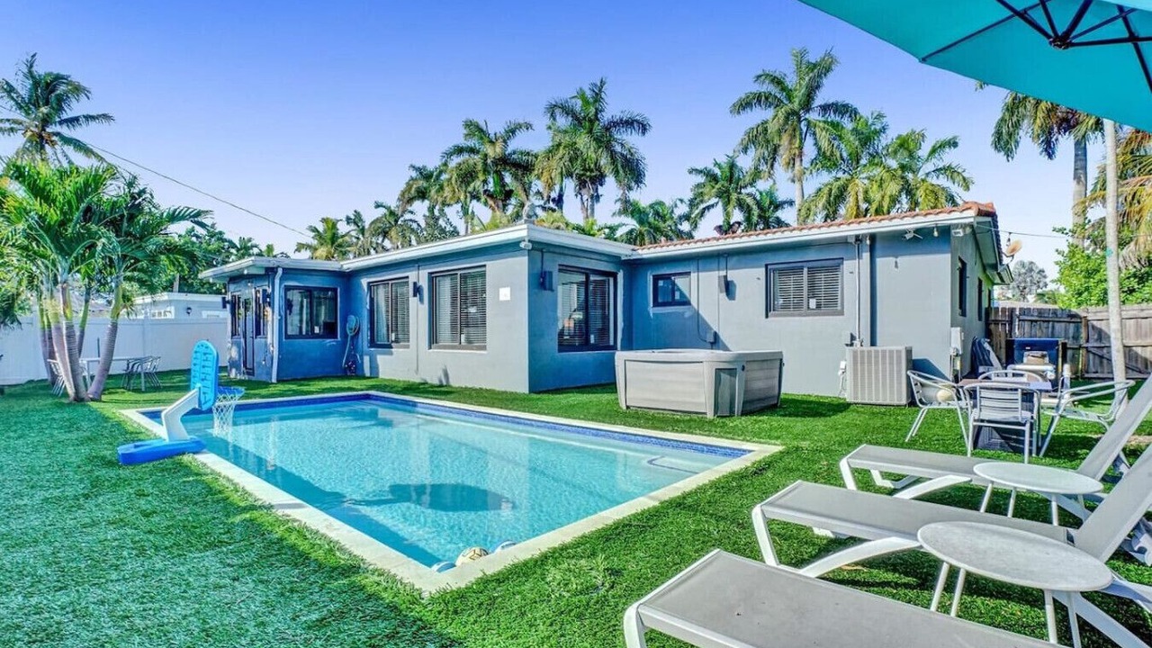 Photo of Outdoor in Hallandale Beach
