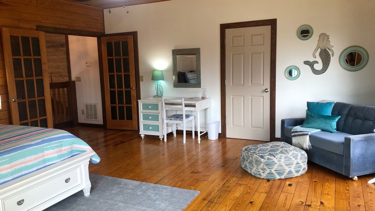 Photo of Bedroom in Weeki Wachee Gardens