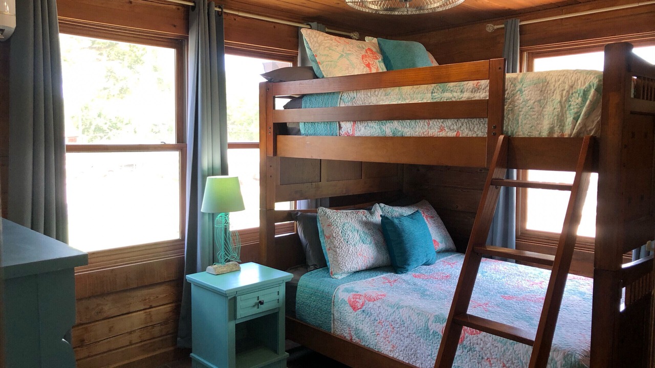 Photo of Bedroom in Weeki Wachee Gardens