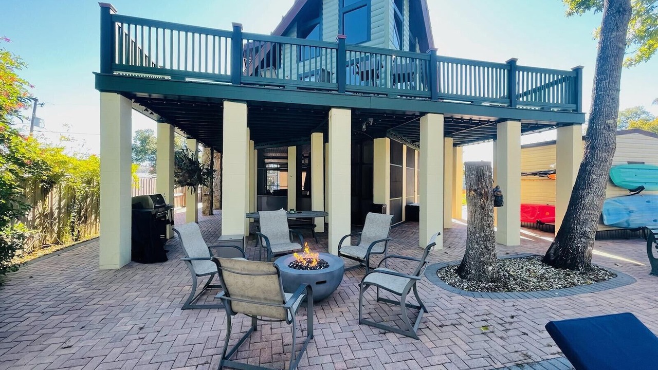 Photo of Patio Balcony in Weeki Wachee Gardens