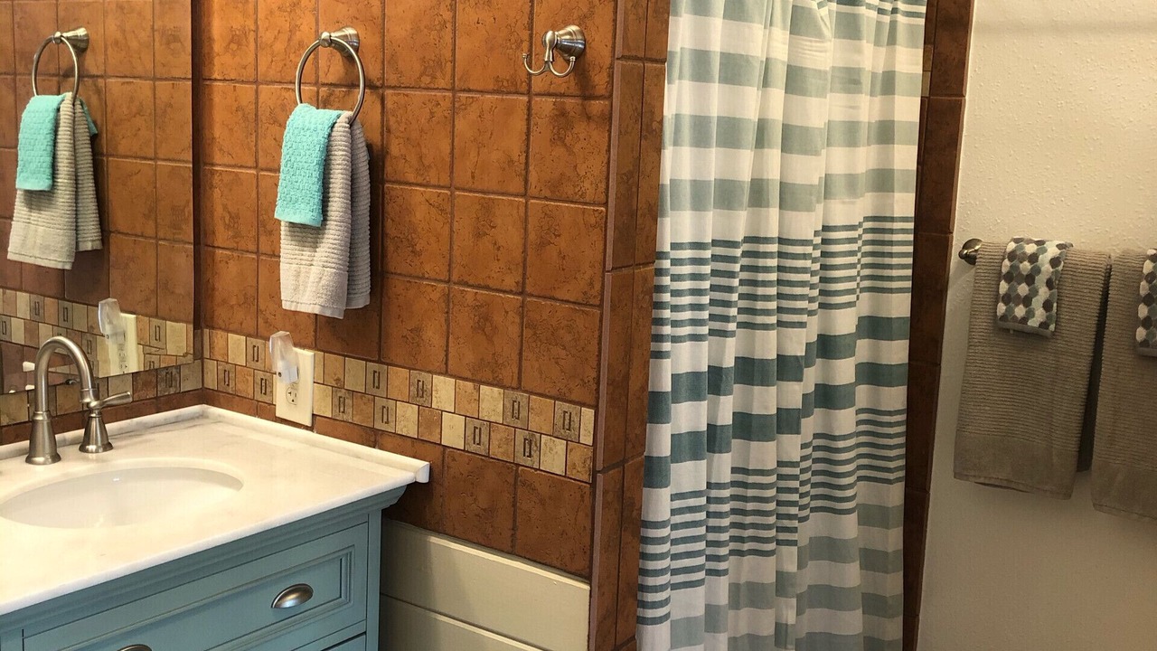 Photo of Bathroom in Weeki Wachee Gardens
