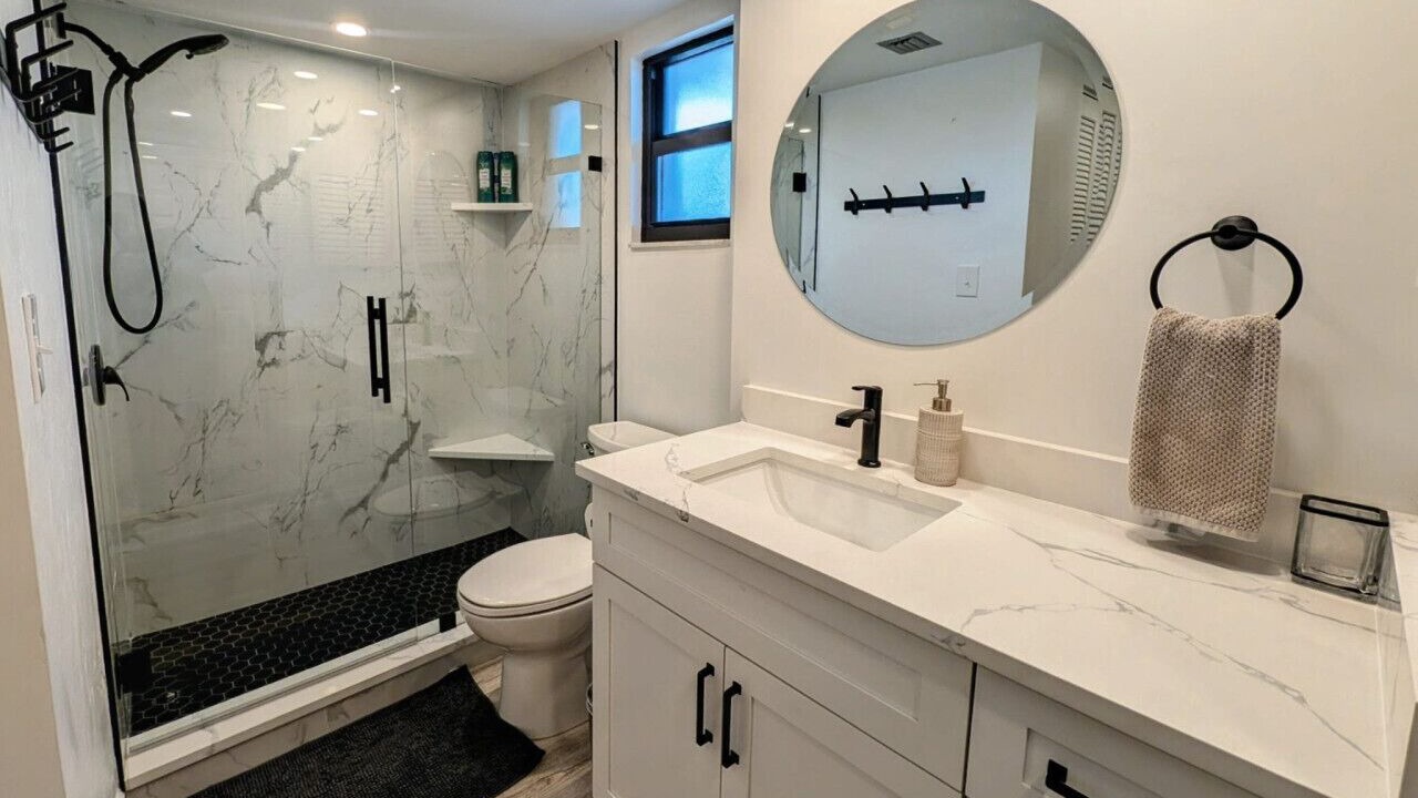 Photo of Bathroom in Park Shore
