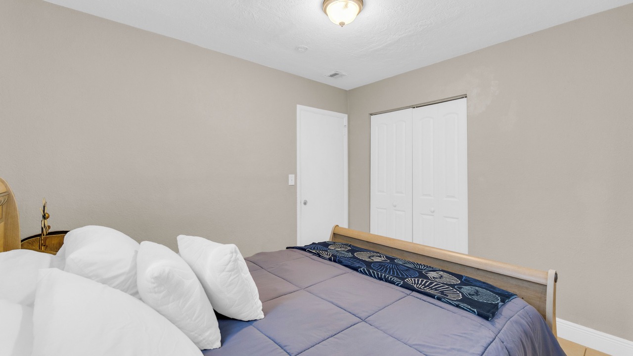 Photo of Bedroom in Lauderdale Lakes