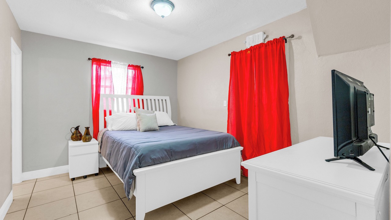 Photo of Bedroom in Lauderdale Lakes