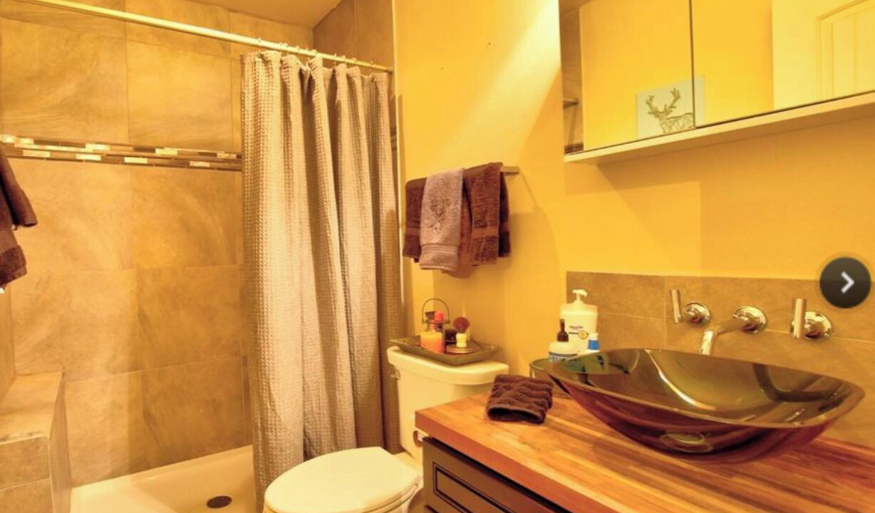 Photo of Bathroom in Stagetop