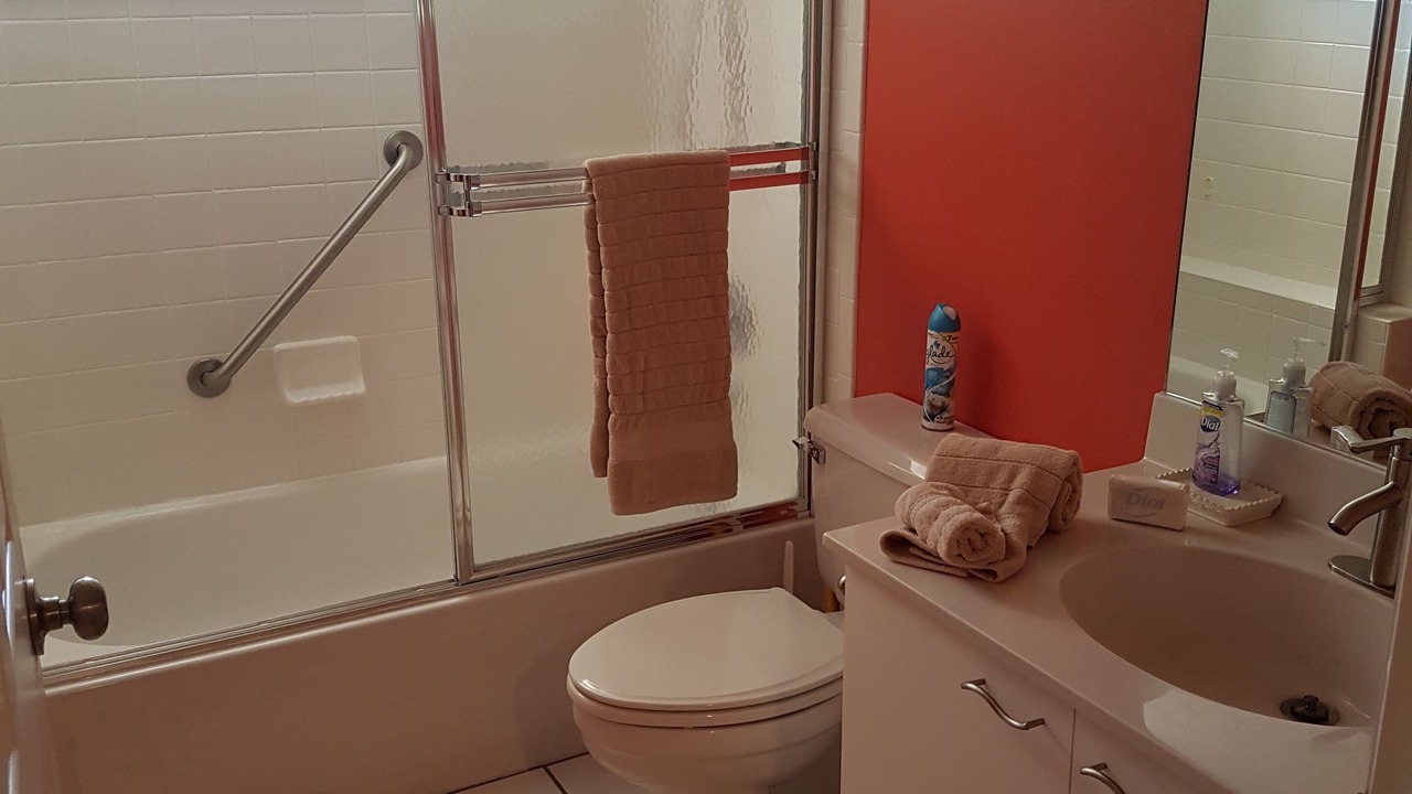 Photo of Bathroom in Park Shore
